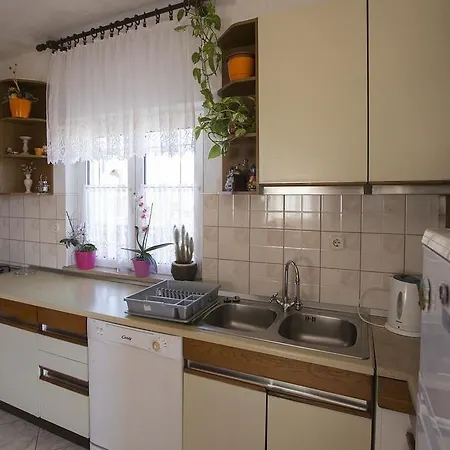 12291a Apartment